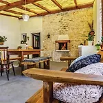 Istrian Stone House With Heated Pool וילה פולה