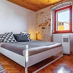 וילה Istrian Stone House With Heated Pool *