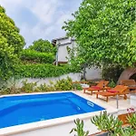 Istrian Stone House With Heated Pool פולה
