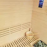 Istrian Stone House With Heated Pool וילה