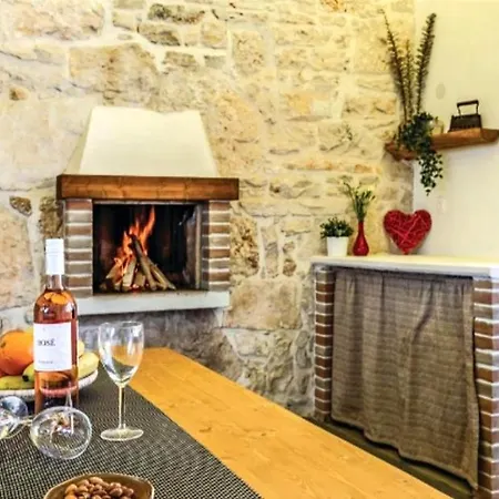 Istrian Stone House With Heated Pool Вилла Пула