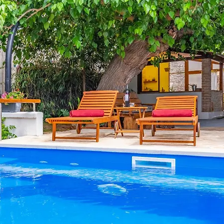 Istrian Stone House With Heated Pool Вилла *