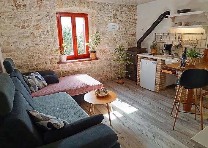 Villa Istrian Stone House With Heated Pool Pula