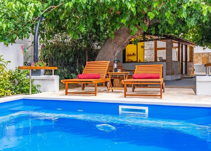 Istrian Stone House With Heated Pool Вилла *