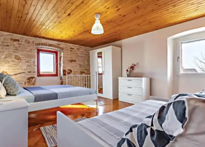 Istrian Stone House With Heated Pool * Пула