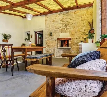 Istrian Stone House With Heated Pool فيلة بولا