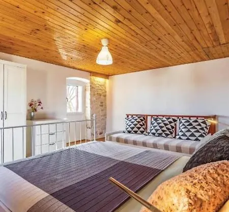 فيلة Istrian Stone House With Heated Pool بولا