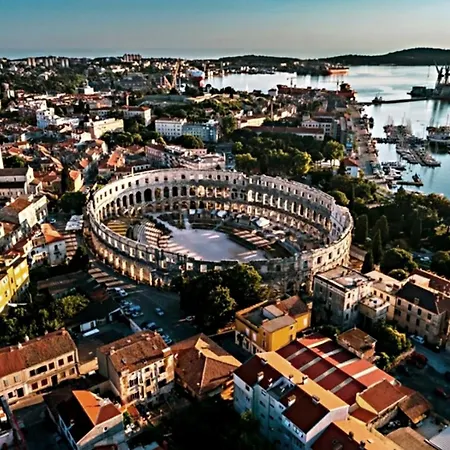 Istrian Stone House With Heated Pool *