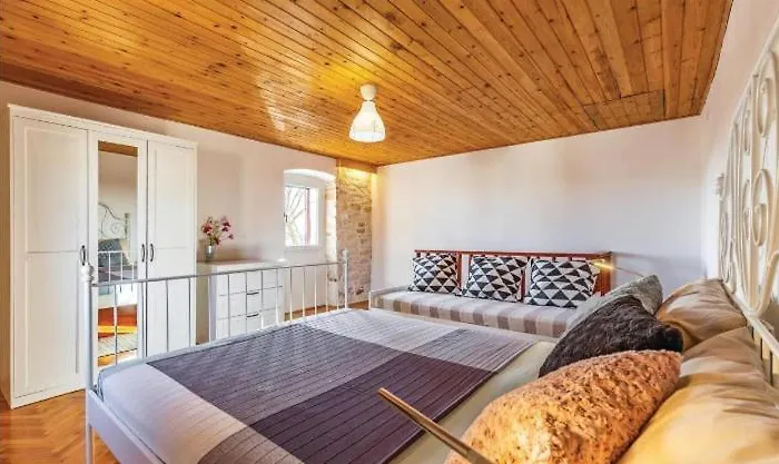 Villa Istrian Stone House With Heated Pool Póla